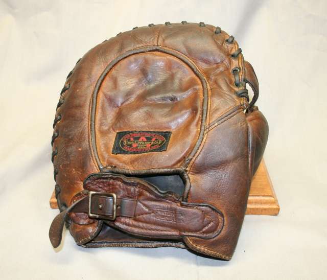 Thomas E. Wilson Mitt Back